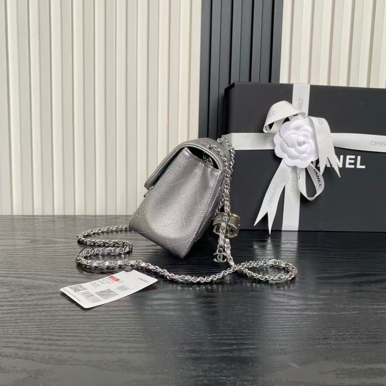 Chanel Mini Flap Bag Original Caviar Leather AS5759 Silver Chanel Mini Flap Bag Original Caviar Leather AS5759 Silver