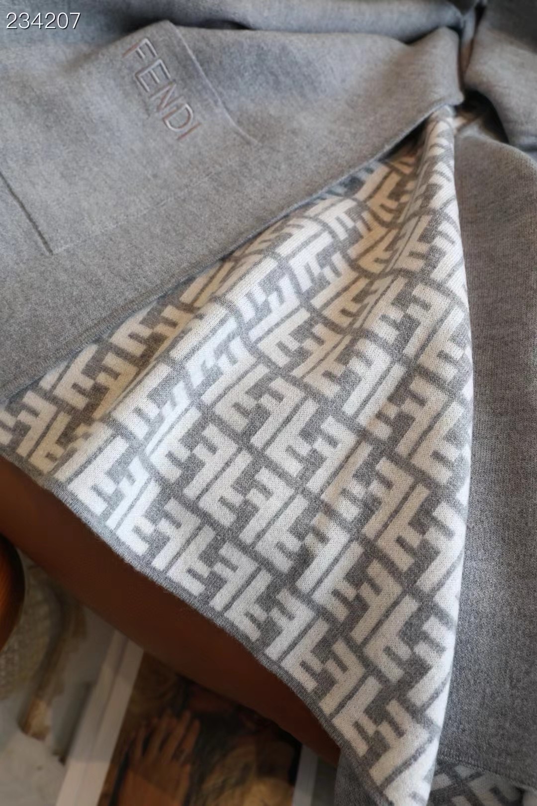 Fendi Cape Double-sided cashmere FDC35905