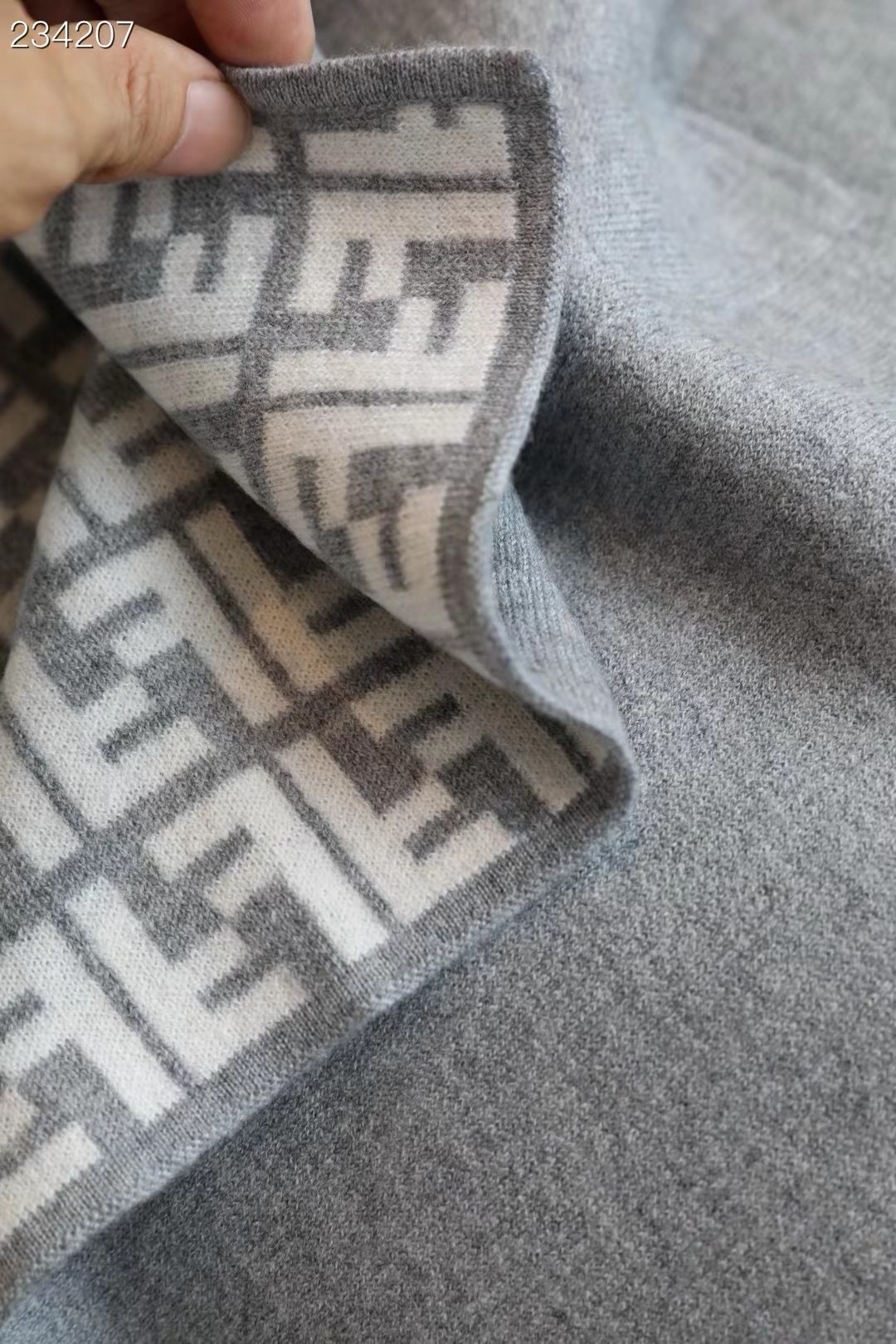 Fendi Cape Double-sided cashmere FDC35905