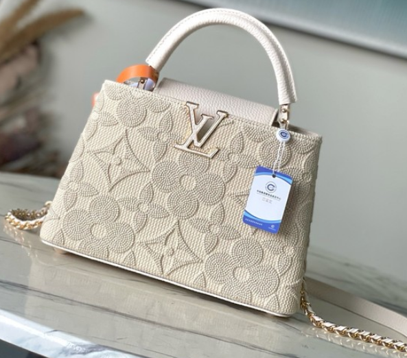 Louis Vuitton Capucines BB M14390 Vanilla Louis Vuitton Capucines BB M14390 Vanilla