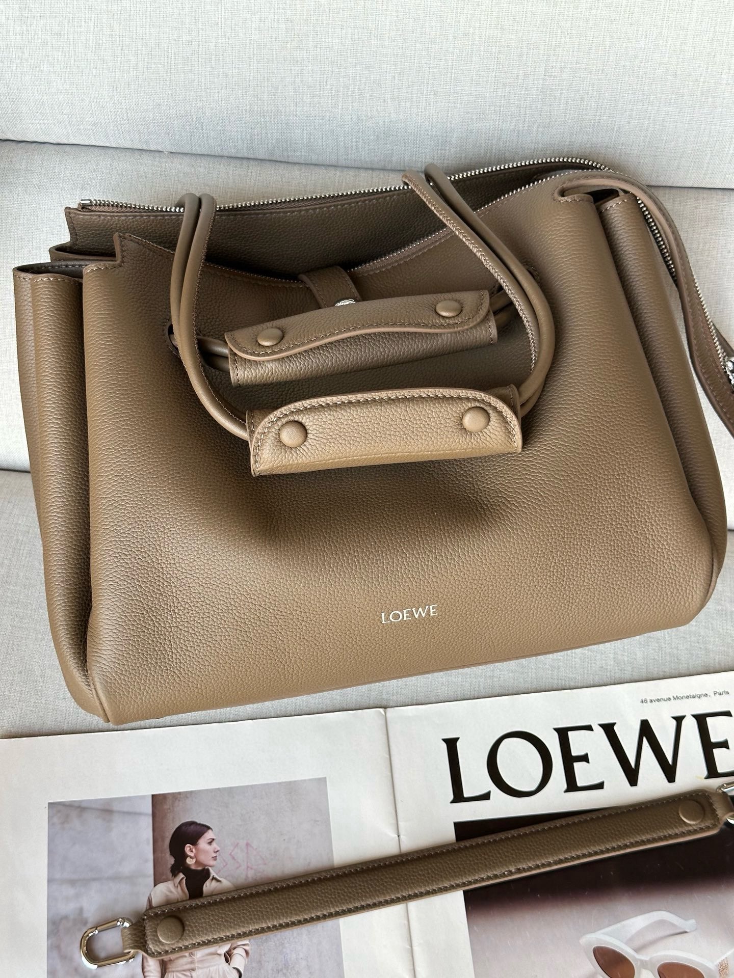 Loewe Madrid Original Leather Anagram Pebble Bag LE0255 Gray Loewe Madrid Original Leather Anagram Pebble Bag LE0255 Gray