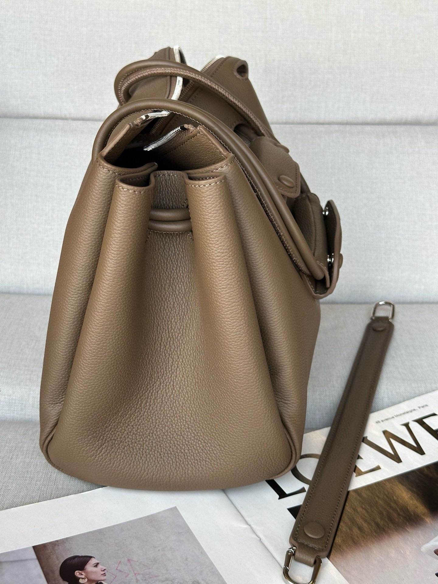 Loewe Madrid Original Leather Anagram Pebble Bag LE0255 Gray Loewe Madrid Original Leather Anagram Pebble Bag LE0255 Gray