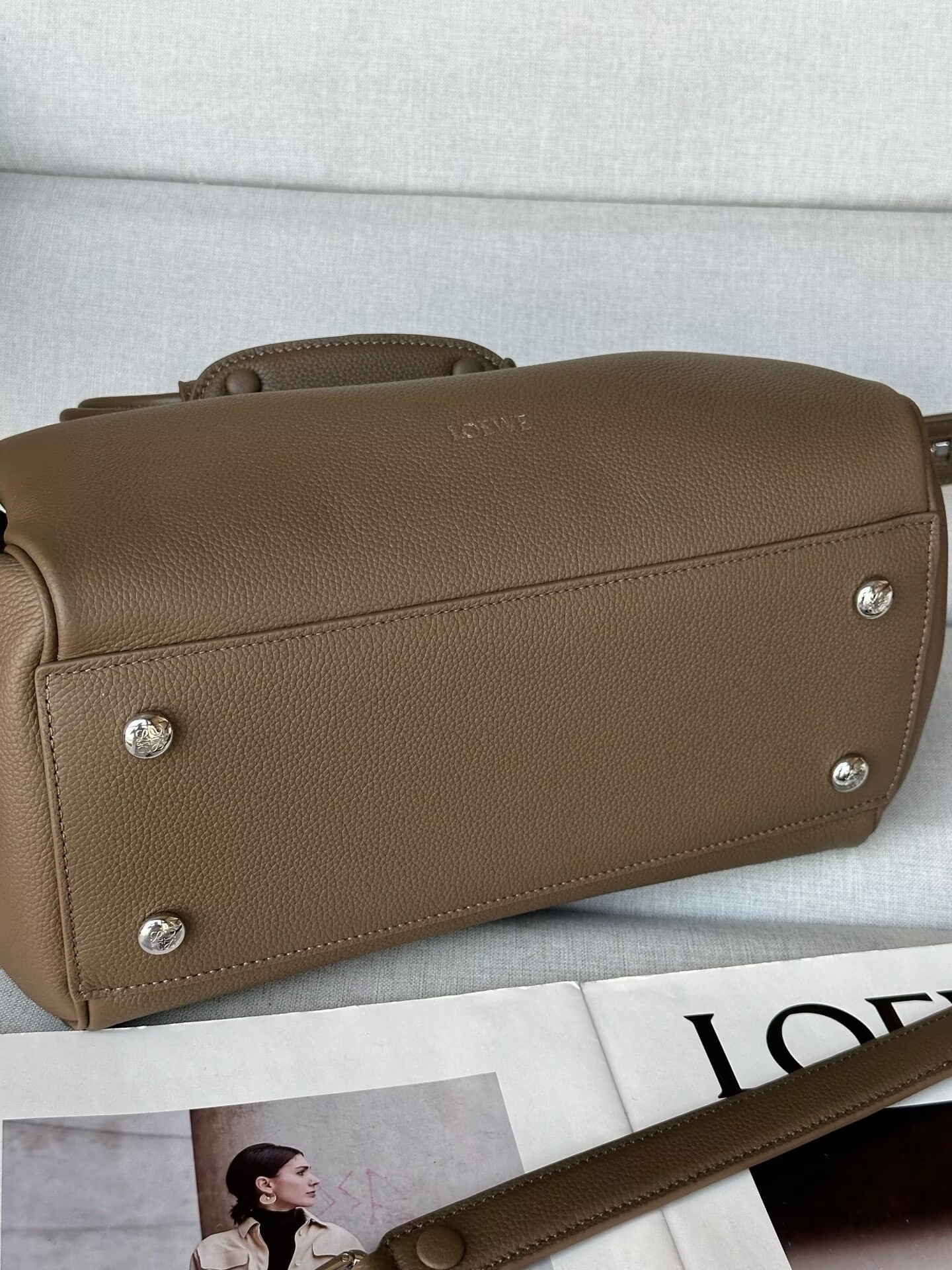 Loewe Madrid Original Leather Anagram Pebble Bag LE0255 Gray Loewe Madrid Original Leather Anagram Pebble Bag LE0255 Gray