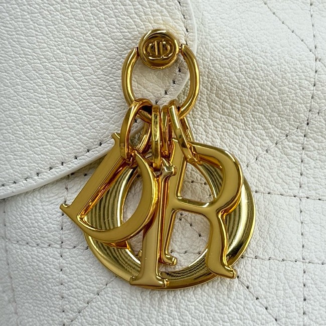 Medium Dior Voyage Bag Latte Flat Macrocannage Grained Calfskin M2846UJ