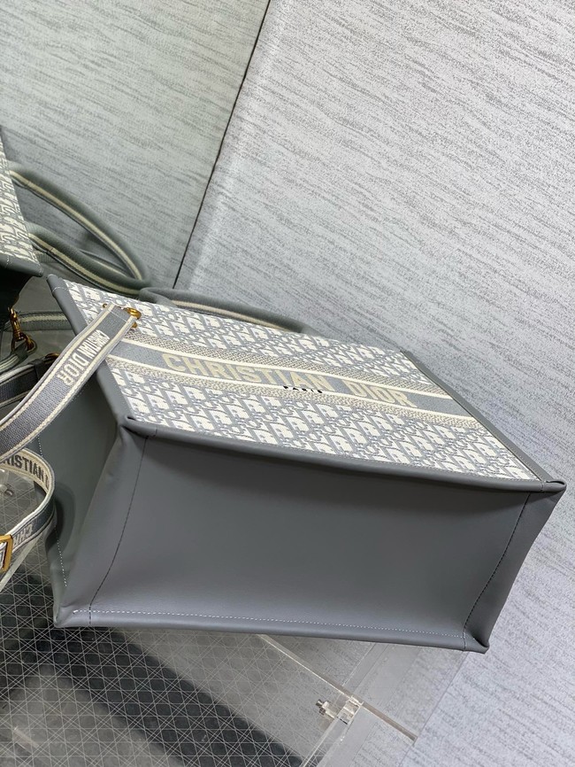 Medium Dior Book Tote Dior Oblique Embroidery and Calfskin M1324CZ-3