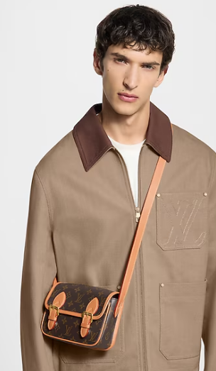 Louis Vuitton Satchel Wearable Wallet M26805 Louis Vuitton Satchel Wearable Wallet M26805