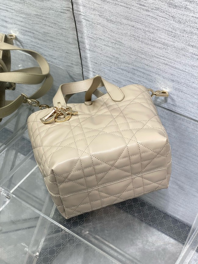 Small Dior Toujours Vertical Tote Bag Macrocannage Crinkled Calfskin M2835 beige