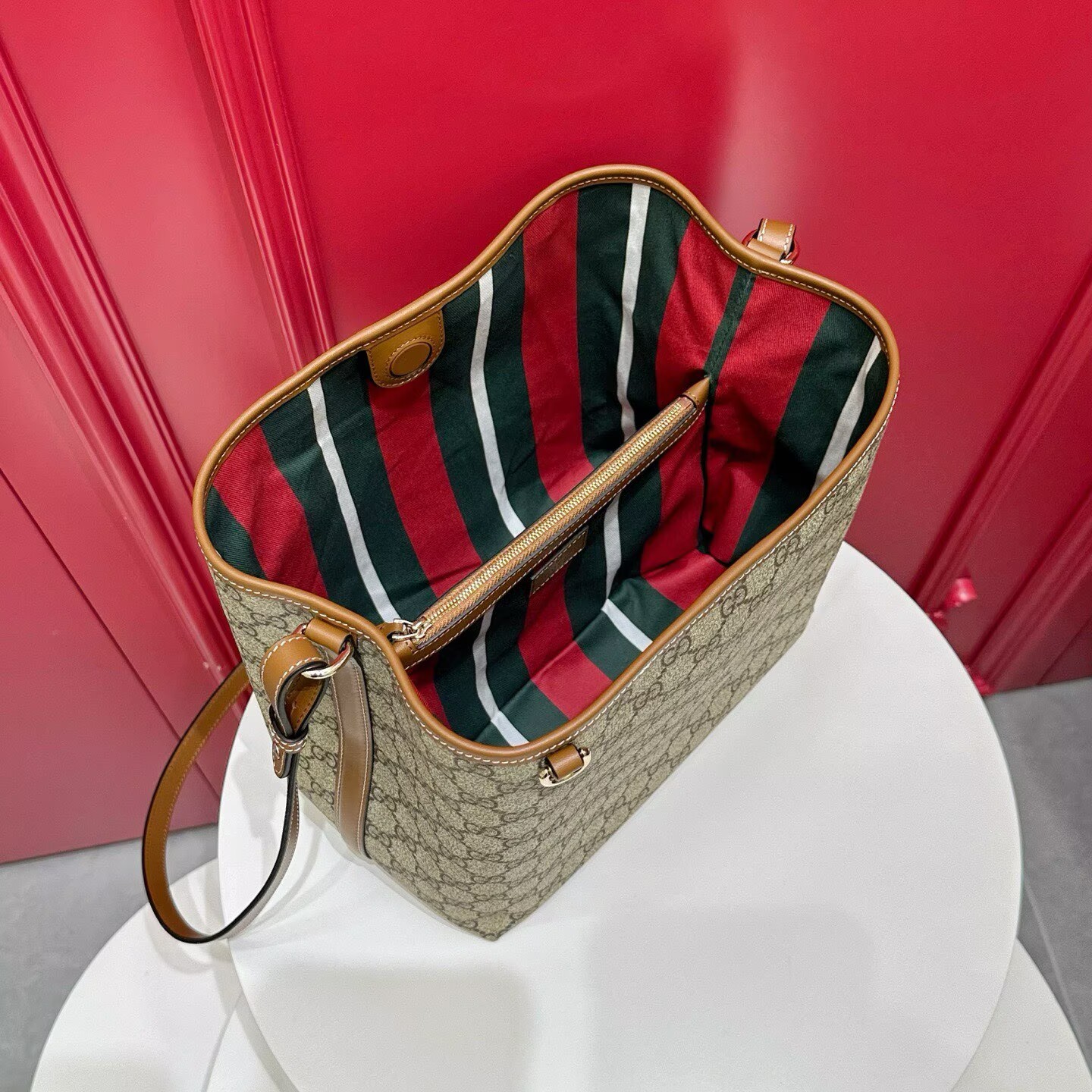 GUCCI GG Emblem medium bucket bag 815103 Brown