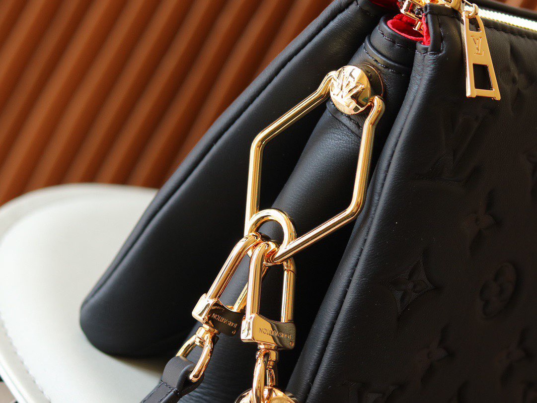 Louis Vuitton Original Leather SKI Coussin BB M20547 Black Gold-Tone Louis Vuitton Original Leather SKI Coussin BB M20547 Black Gold-Tone