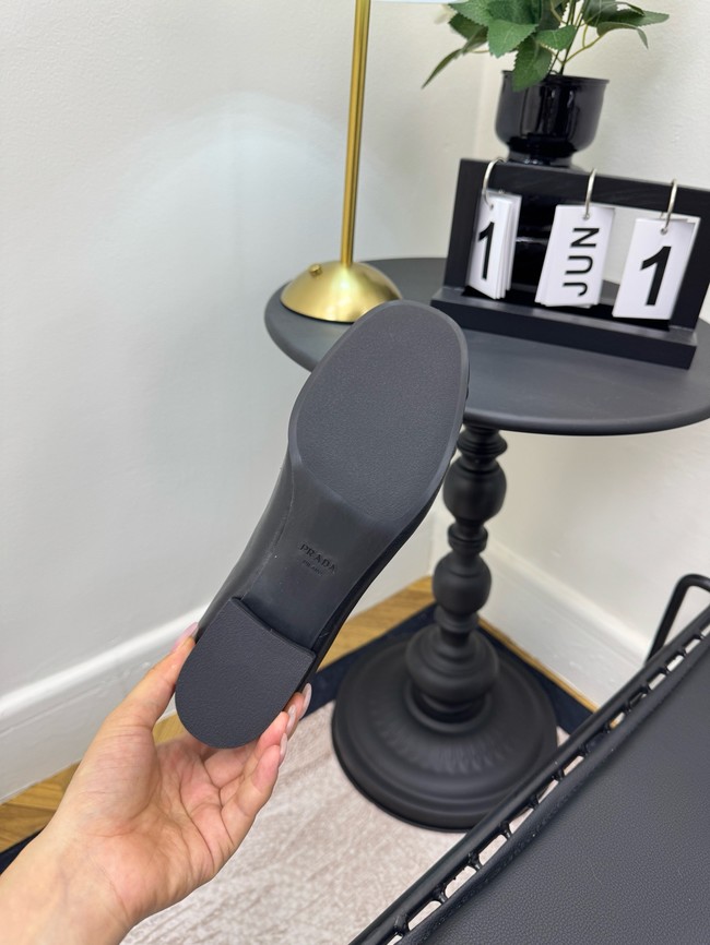 Prada leather loafers 21071-7