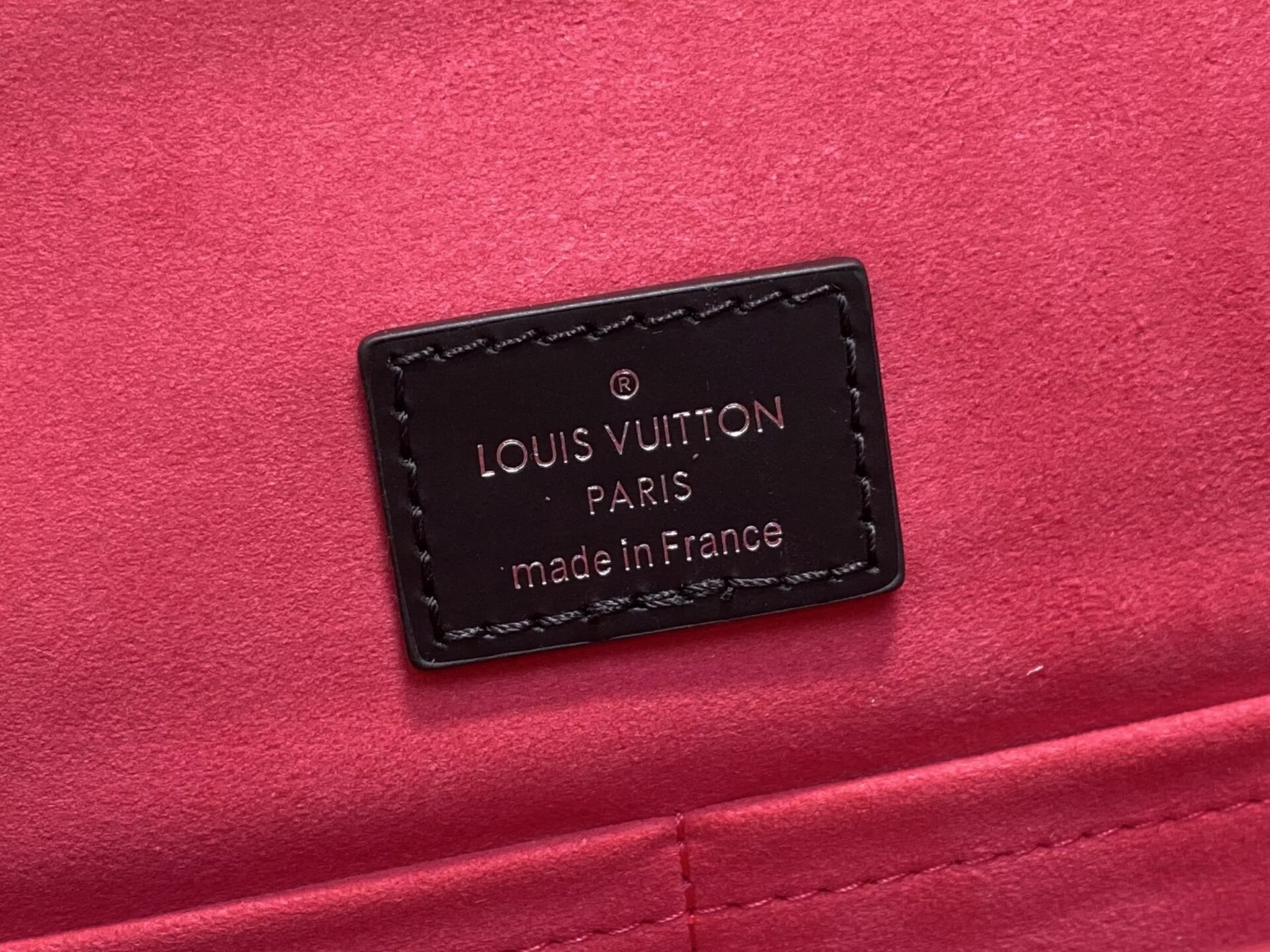 Louis Vuitton Cluny MM EPI Leather M58931 Black