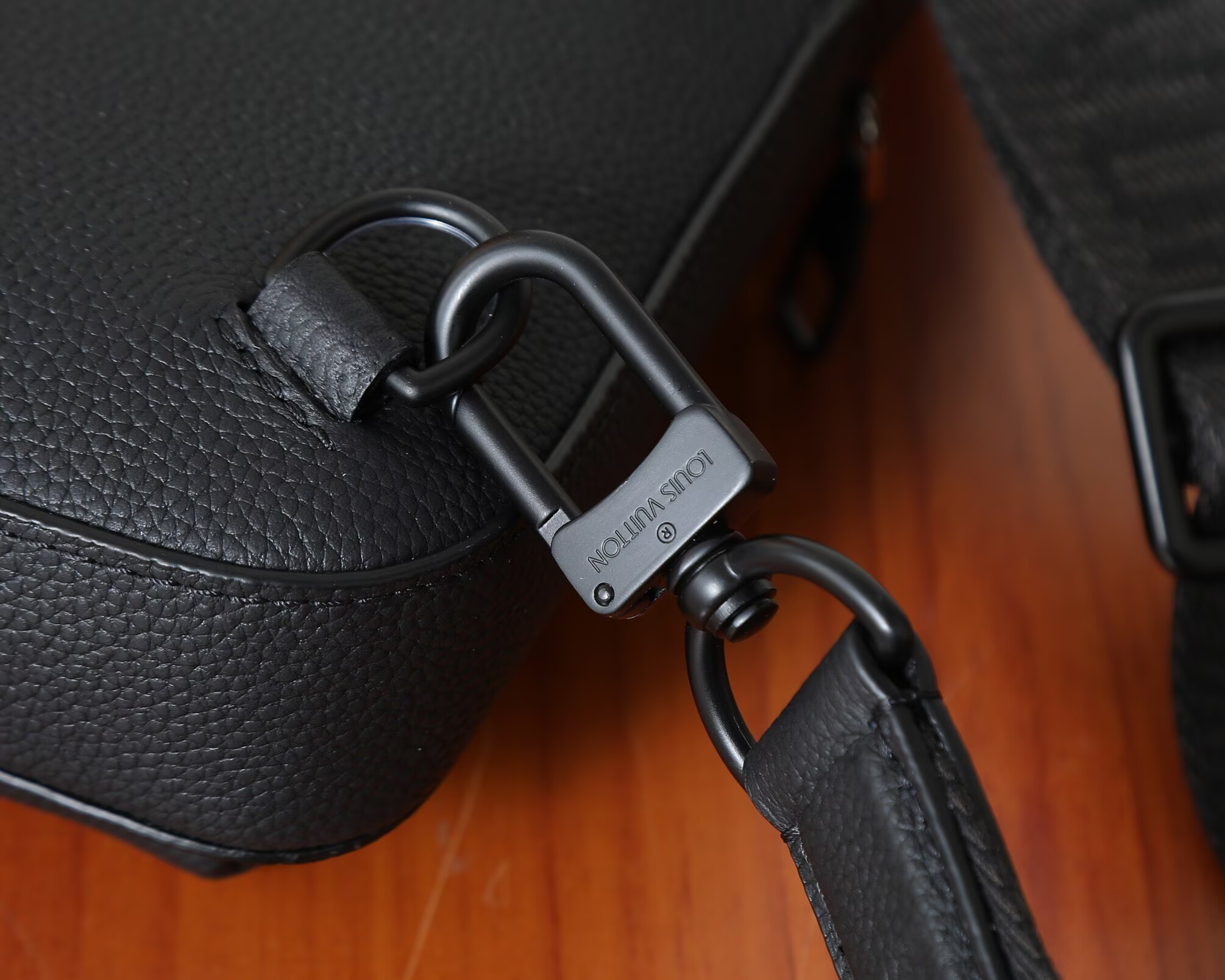 Louis Vuitton Avenue Slingbag PM M15269 Black Louis Vuitton Avenue Slingbag PM M15269 Black