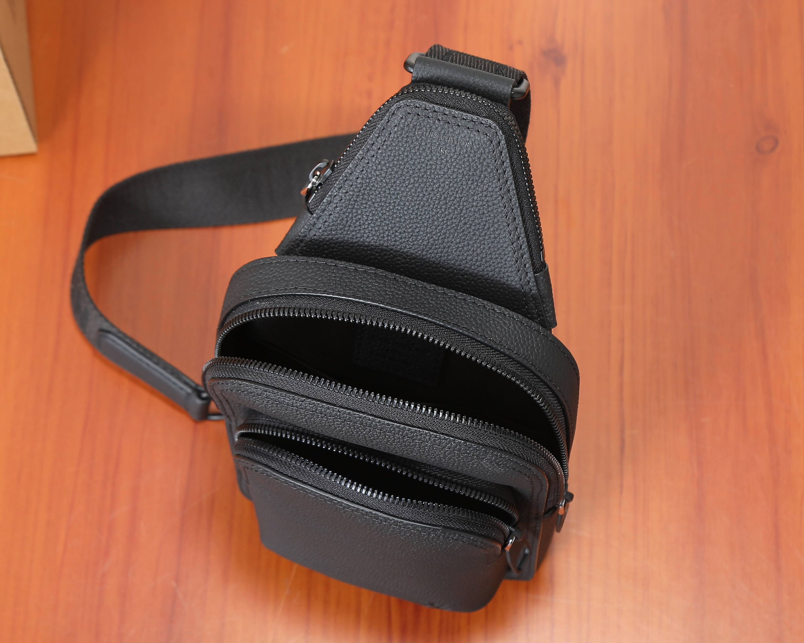 Louis Vuitton Avenue Slingbag PM M15269 Black Louis Vuitton Avenue Slingbag PM M15269 Black