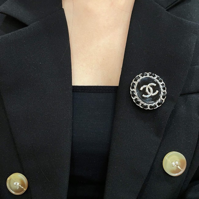 Chanel brooch CE81979