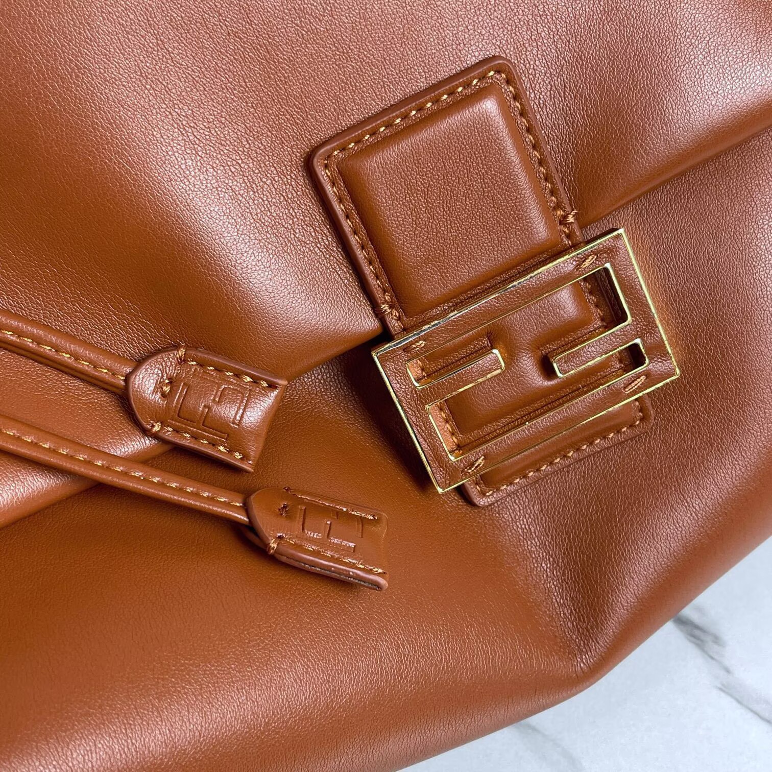 FENDI 2025 Mamma Baguette Original Leather Medium Bag FF8851 Brown FENDI 2025 Mamma Baguette Original Leather Medium Bag FF8851 Brown