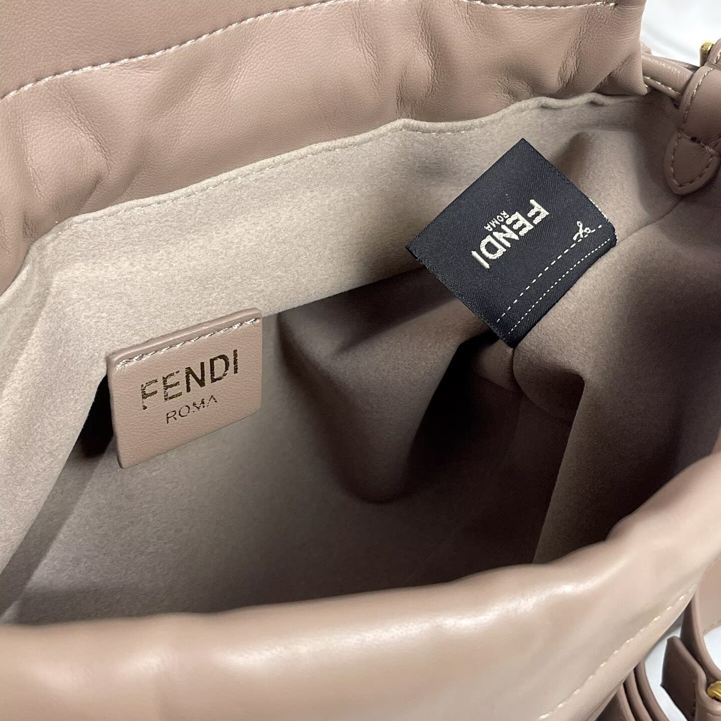 FENDI 2025 Mamma Baguette Original Leather Medium Bag FF8851 Gray