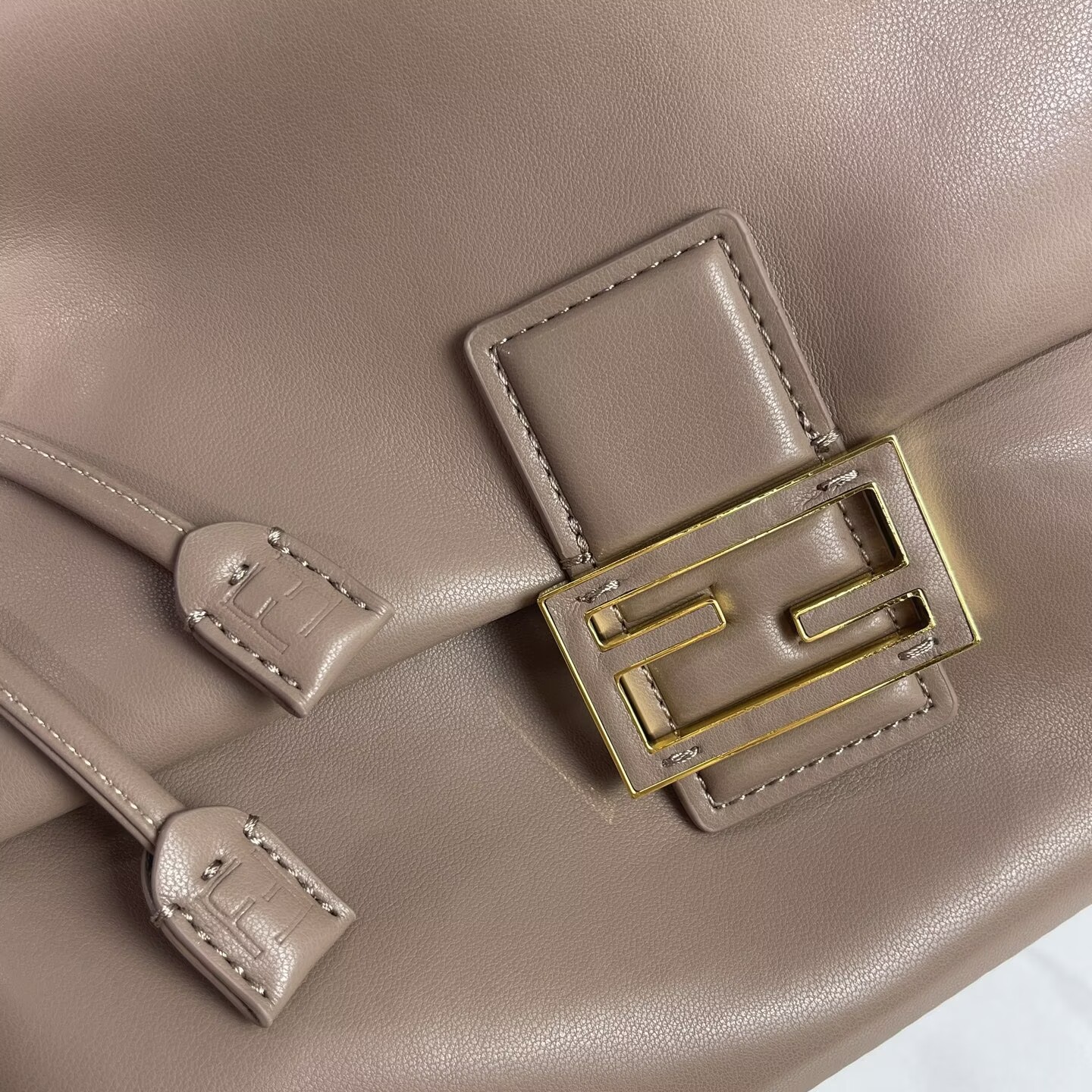 FENDI 2025 Mamma Baguette Original Leather Medium Bag FF8851 Gray