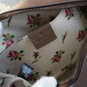 Replica NEO VINTAGE GG SUPREME MESSENGER BAG 7 Replica NEO VINTAGE GG SUPREME MESSENGER BAG - ultra-realistic fake designer tote