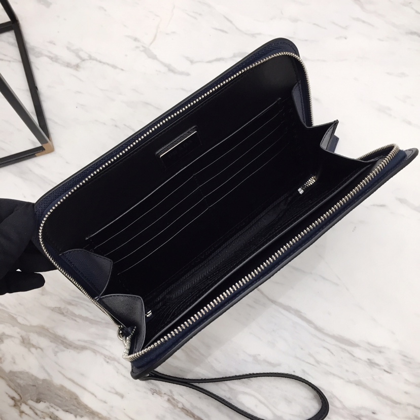 Replica Prada Saffiano New Pouch 6 Replica Prada Saffiano New Pouch - near-authentic luxury replica handbag