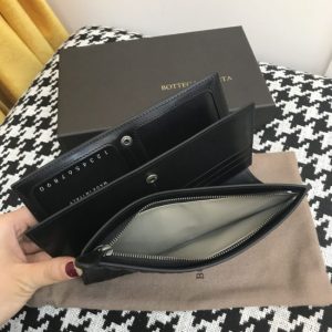 Replica Bottega Veneta Intrecciato Pouch - near-authentic luxury replica handbag