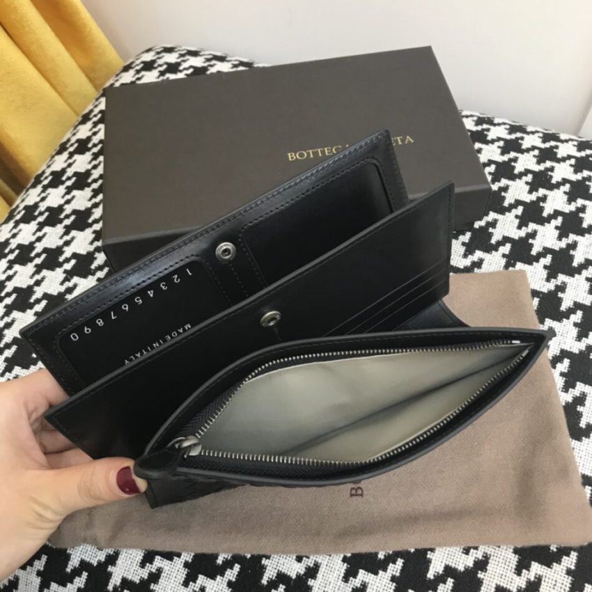 Replica Bottega Veneta Intrecciato Pouch - near-authentic luxury replica handbag