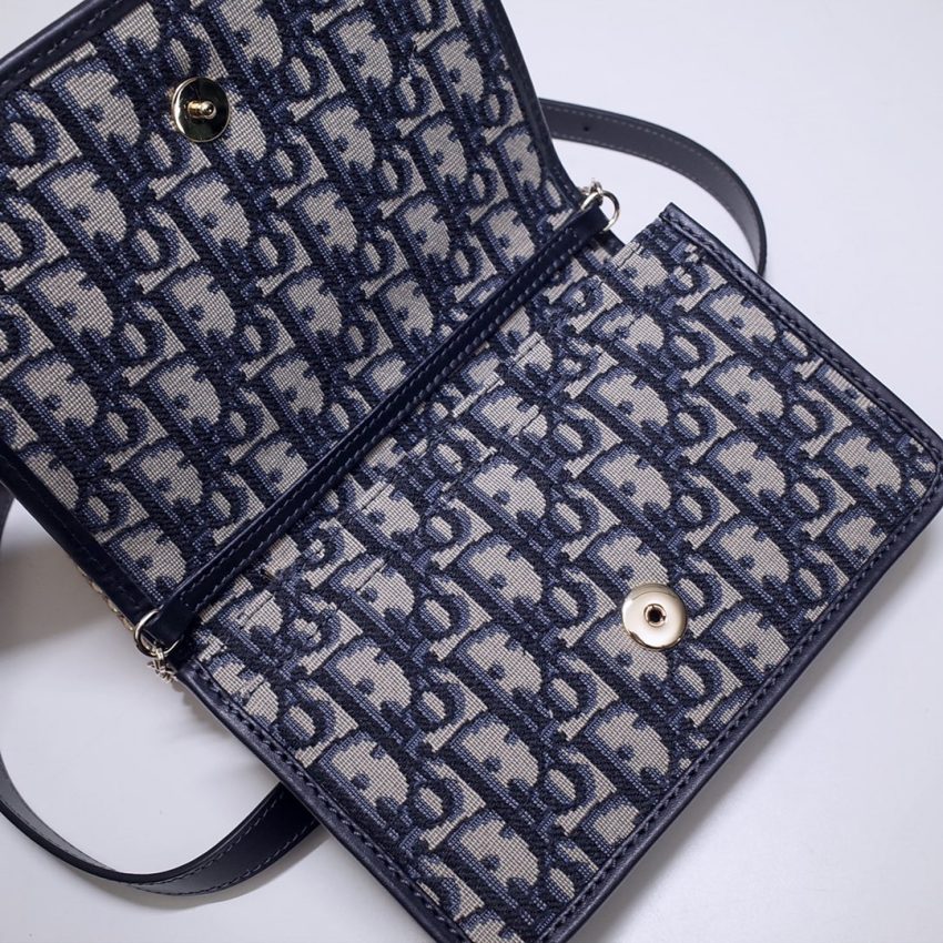 Replica Dior 30 Montaigne Pouch 2 Replica Dior 30 Montaigne Pouch - premium 1:1 fake handbag model