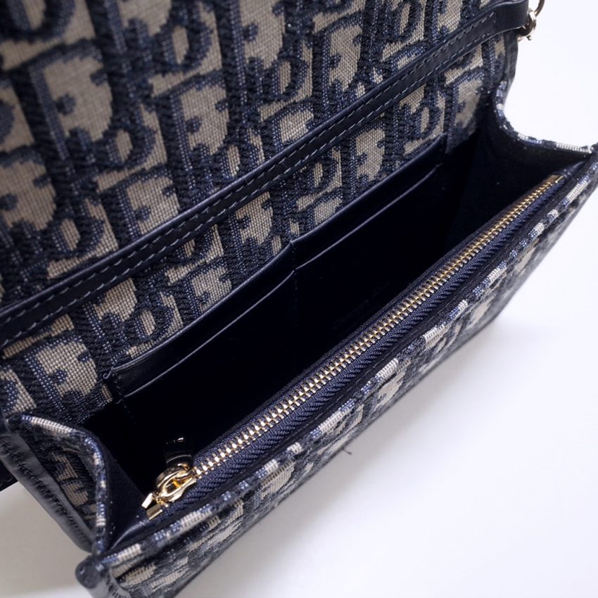 Replica Dior 30 Montaigne Pouch 8 Replica Dior 30 Montaigne Pouch - authentic-look luxury purse replica
