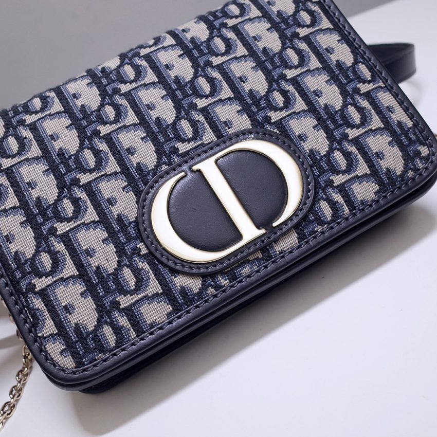 Replica Dior 30 Montaigne Pouch 9 Replica Dior 30 Montaigne Pouch - high-quality designer bag clone