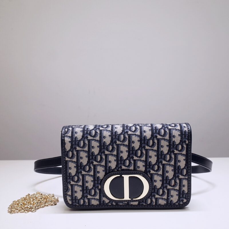 Replica Dior 30 Montaigne Pouch 1 Replica Dior 30 Montaigne Pouch - best quality luxury bag dupe