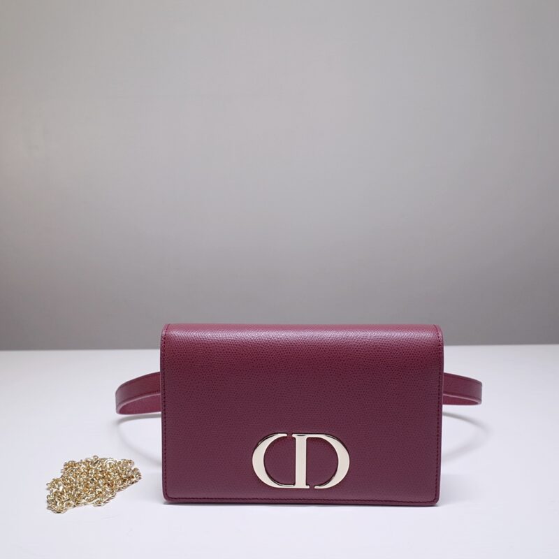 Replica Dior 30 Montaigne Pouch Red 1 Replica Dior 30 Montaigne Pouch Red - ultra-realistic fake designer tote