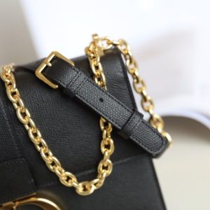 Replica Dior 30 Montaigne Black Grain 8 Replica Dior 30 Montaigne Black Grain - high-quality designer bag clone