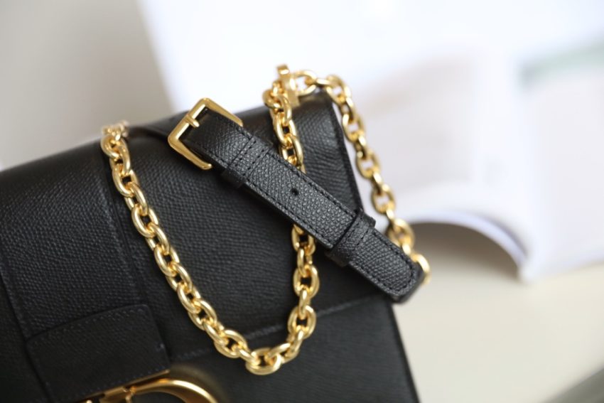 Replica Dior 30 Montaigne Black Grain 8 Replica Dior 30 Montaigne Black Grain - high-quality designer bag clone