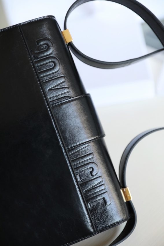 Replica Dior 30 Montaigne Black Grain 10 Replica Dior 30 Montaigne Black Grain - realistic designer-inspired fake bag