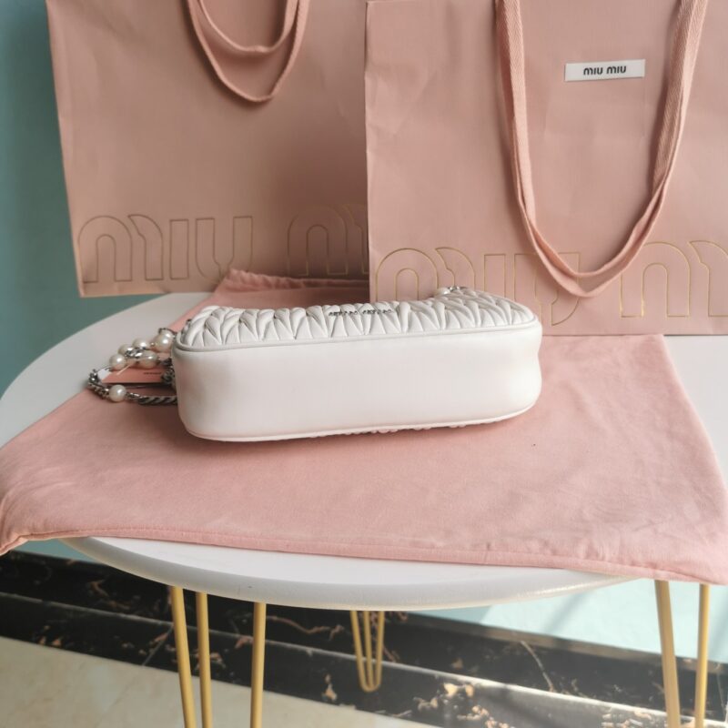Replica Miu Miu Matelassé Pearl White 4 Replica Miu Miu Matelassé Pearl White - realistic designer-inspired fake bag