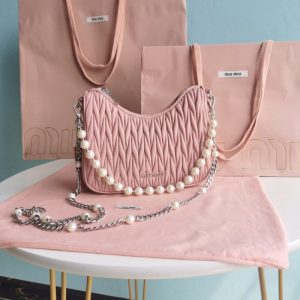 Replica Miu Miu Matelassé Pearl Pink 1 Replica Miu Miu Matelassé Pearl Pink - realistic designer-inspired fake bag