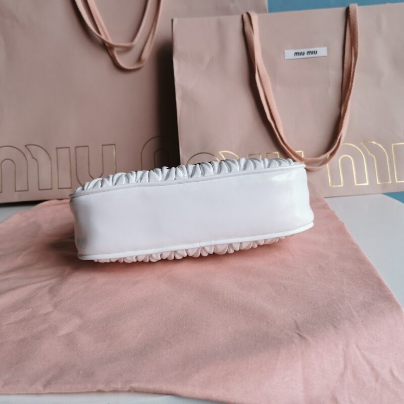 Replica Miu Miu Matelassé League White 6 Replica Miu Miu Matelassé League White - ultra-realistic fake designer tote