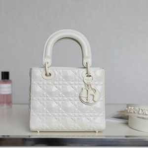 Replica Lady Dior Ultramatte White Grid ABC 1 Replica Lady Dior Ultramatte White Grid ABC - realistic designer-inspired fake bag