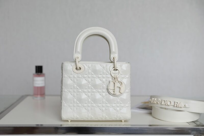 Replica Lady Dior Ultramatte White Grid ABC 1 Replica Lady Dior Ultramatte White Grid ABC - realistic designer-inspired fake bag