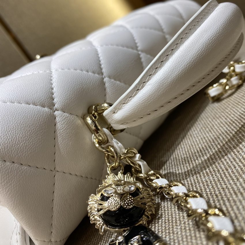 Replica CHANEL CF 20 cm Lion White 2 Replica CHANEL CF 20 cm Lion White - top-tier luxury replica shoulder bag