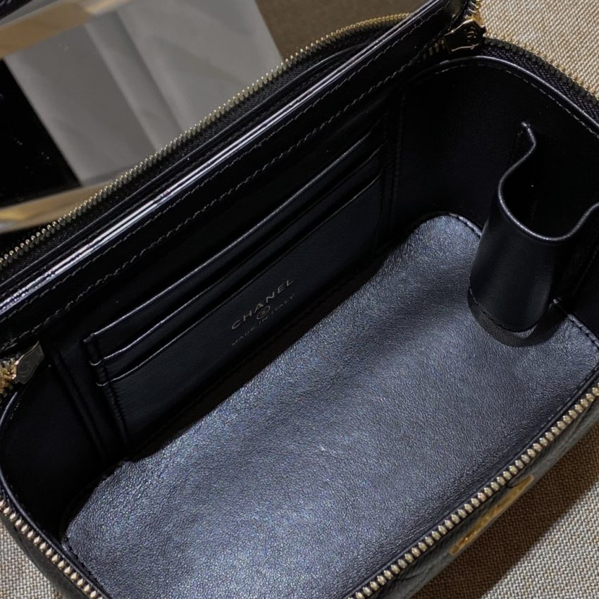 Replica CHANEL 22S Handle Box Bag 9 Replica CHANEL 22S Handle Box Bag - near-authentic luxury replica handbag