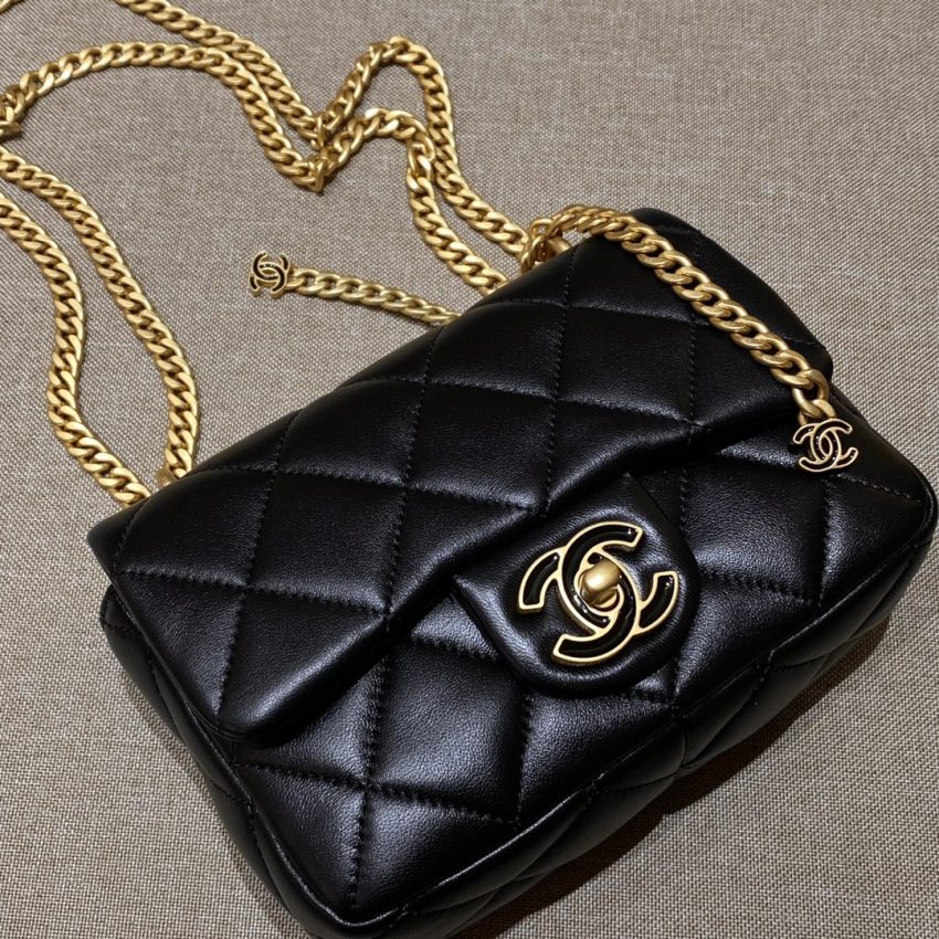 Replica CHANEL 22P Enamel Bag 2 Replica CHANEL 22P Enamel Bag - high-quality designer bag clone