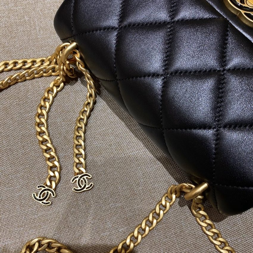 Replica CHANEL 22P Enamel Bag 4 Replica CHANEL 22P Enamel Bag - ultra-realistic fake designer tote