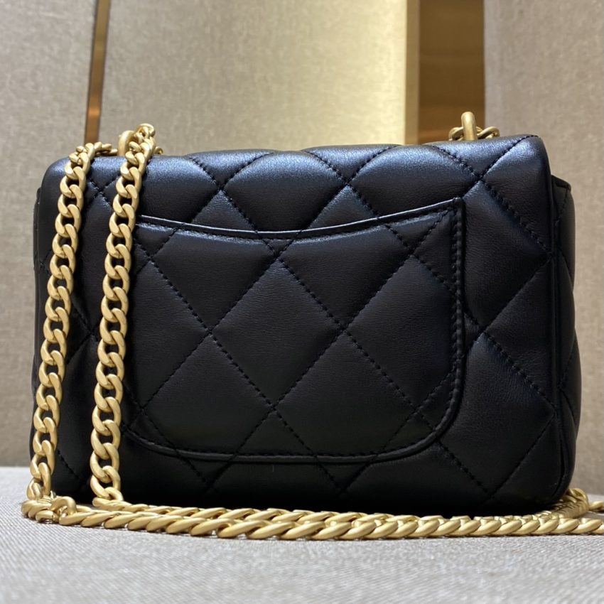 Replica CHANEL 22P Enamel Bag 6 Replica CHANEL 22P Enamel Bag - 1:1 designer replica handbag