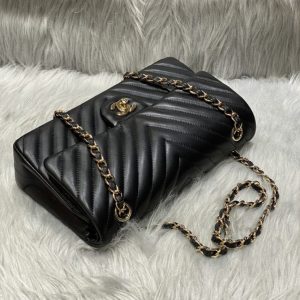Replica CHANEL Classic Flap 25cm V Black 8 Replica CHANEL Classic Flap 25cm V Black - high-accuracy replica luxury purse