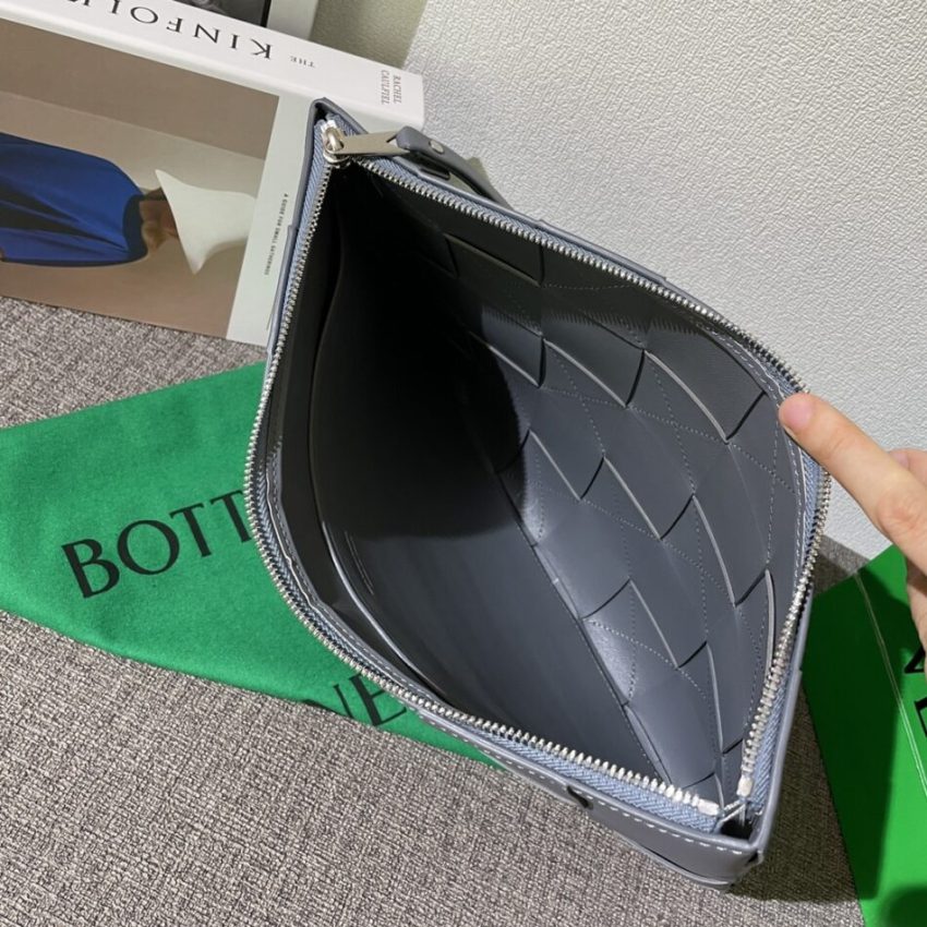 Replica Bottega Veneta Cassette Clutch 2 Replica Bottega Veneta Cassette Clutch - ultra-realistic fake designer tote