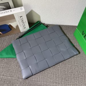 Replica Bottega Veneta Cassette Clutch 5 Replica Bottega Veneta Cassette Clutch - high-accuracy replica luxury purse