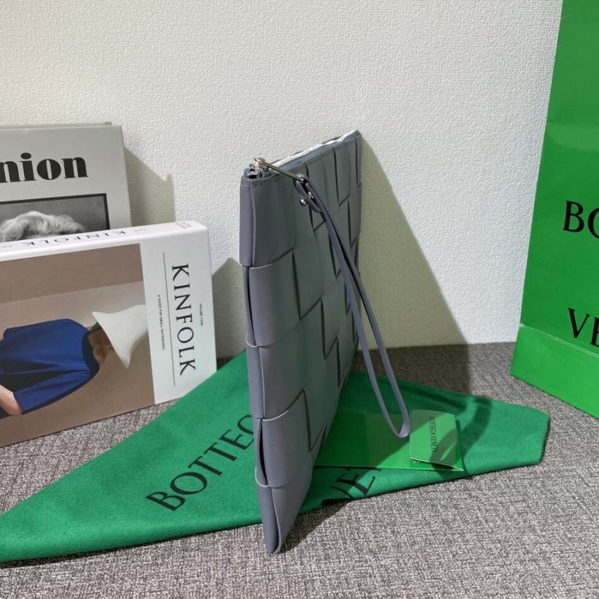 Replica Bottega Veneta Cassette Clutch 3 Replica Bottega Veneta Cassette Clutch - high-end fake designer purse