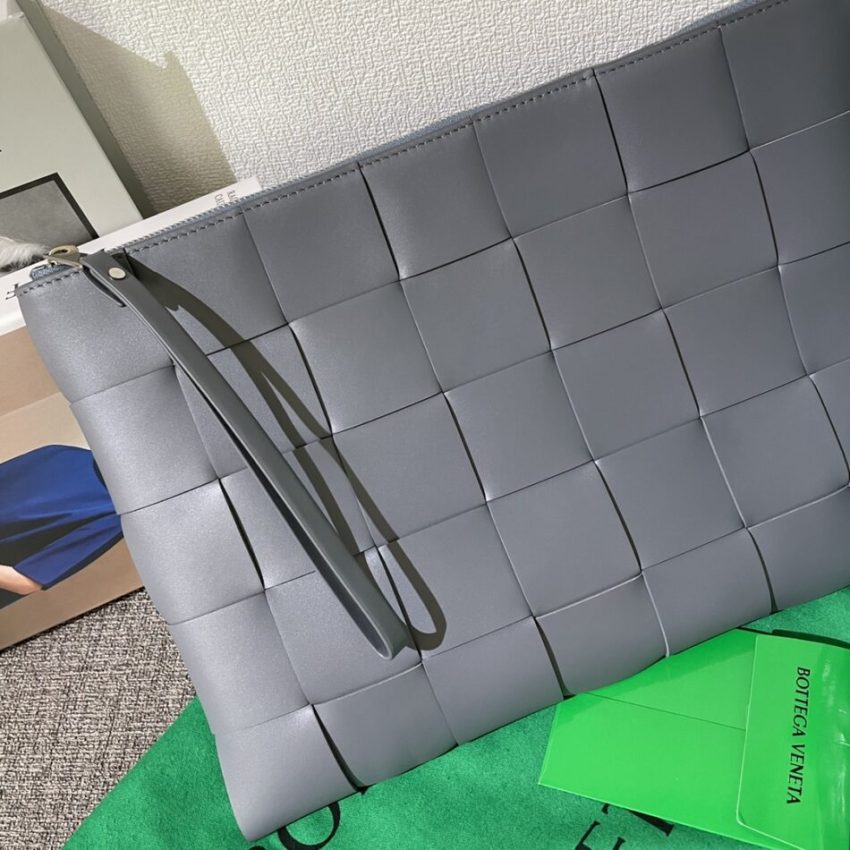 Replica Bottega Veneta Cassette Clutch 9 Replica Bottega Veneta Cassette Clutch - ultra-realistic fake designer tote