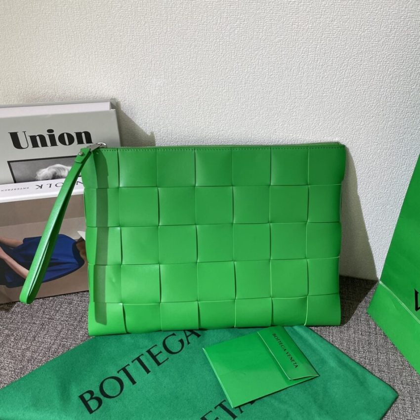 Replica Bottega Veneta Cassette Clutch Green - best-selling designer handbag dupe