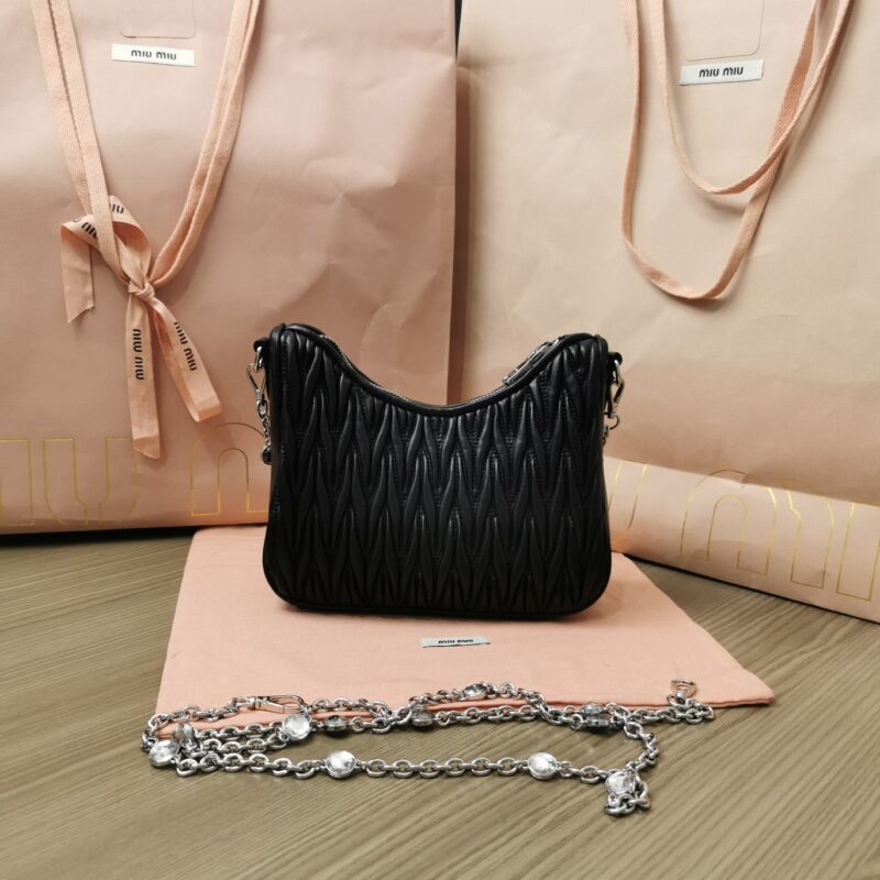 Replica Miu Miu Matelassé Crystal Black 2 Replica Miu Miu Matelassé Crystal Black - ultra-realistic fake designer tote
